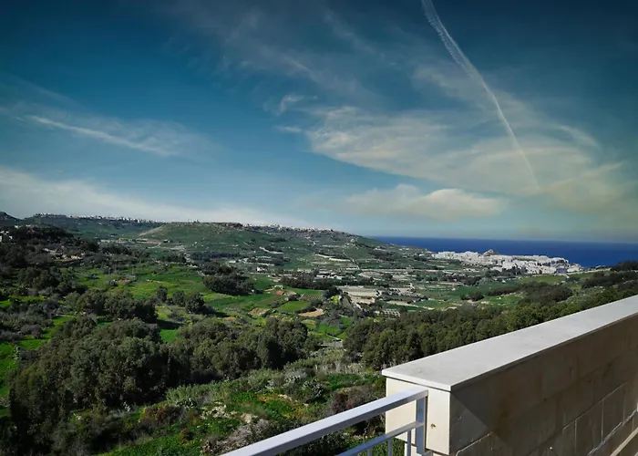 Cliff Edge Apartment In Xaghra