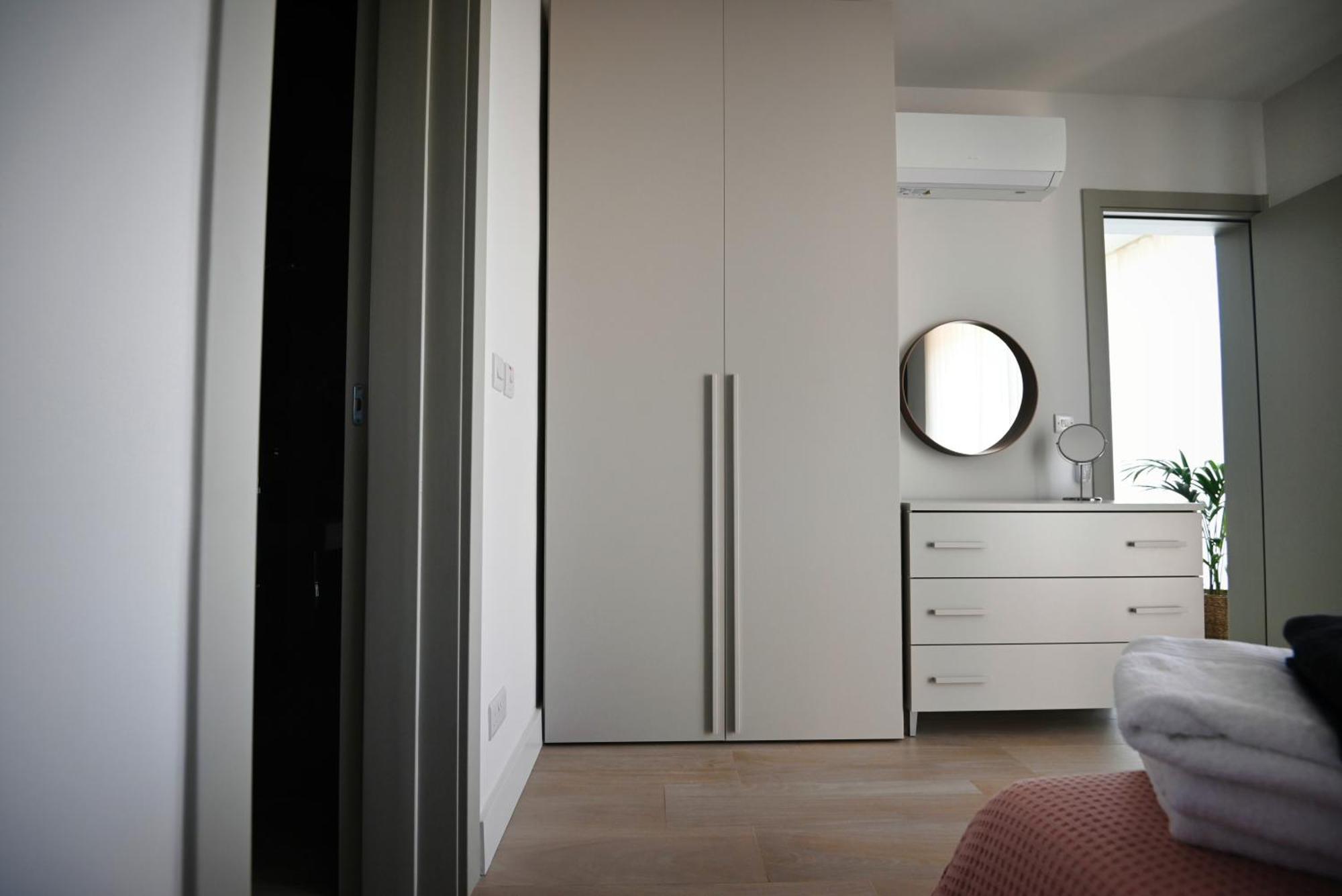 Cliff Edge In Apartment Xaghra