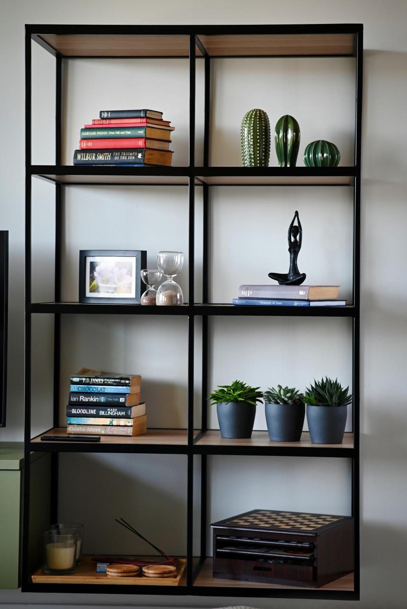 Cliff Edge In Apartment *