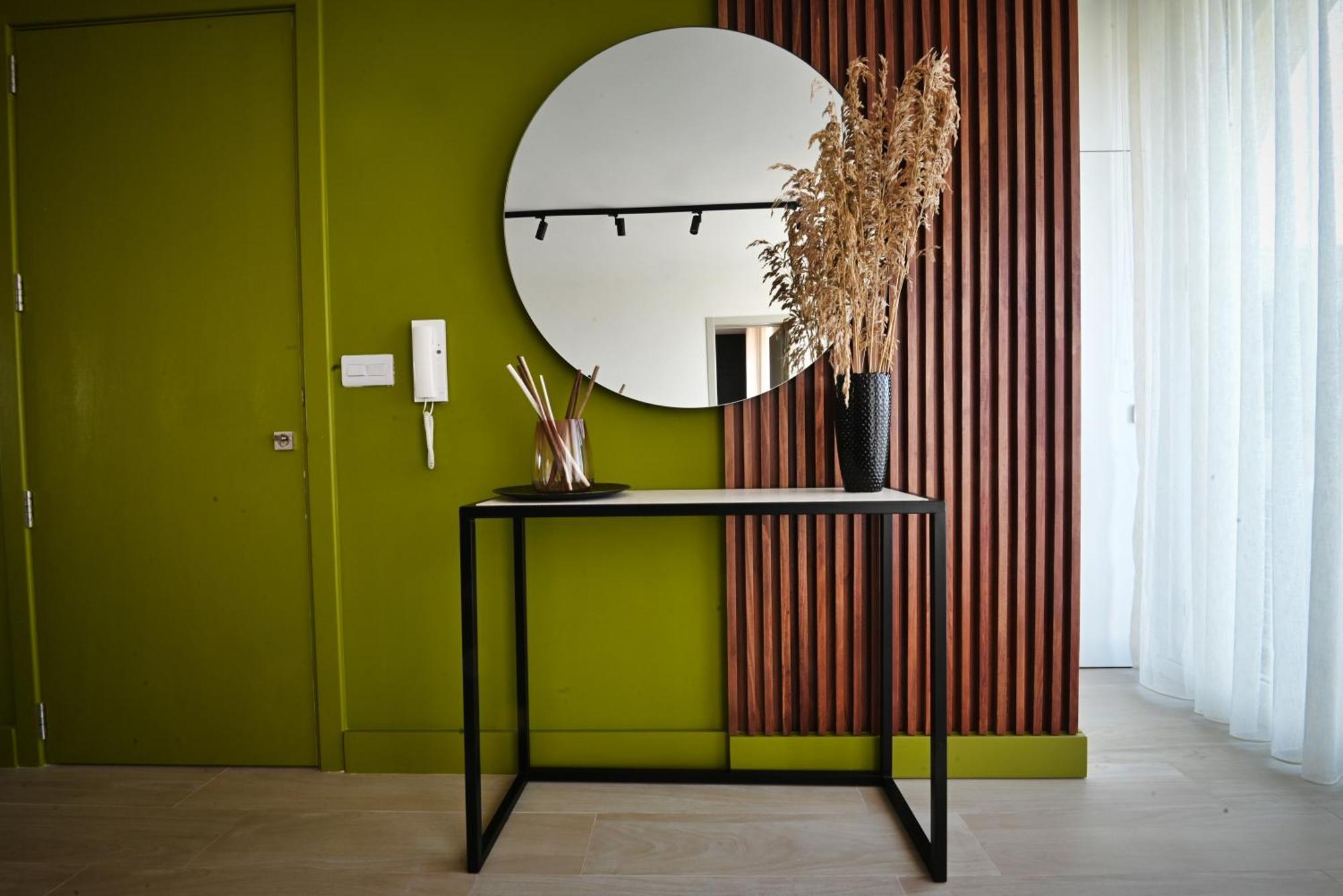 Apartment Cliff Edge In