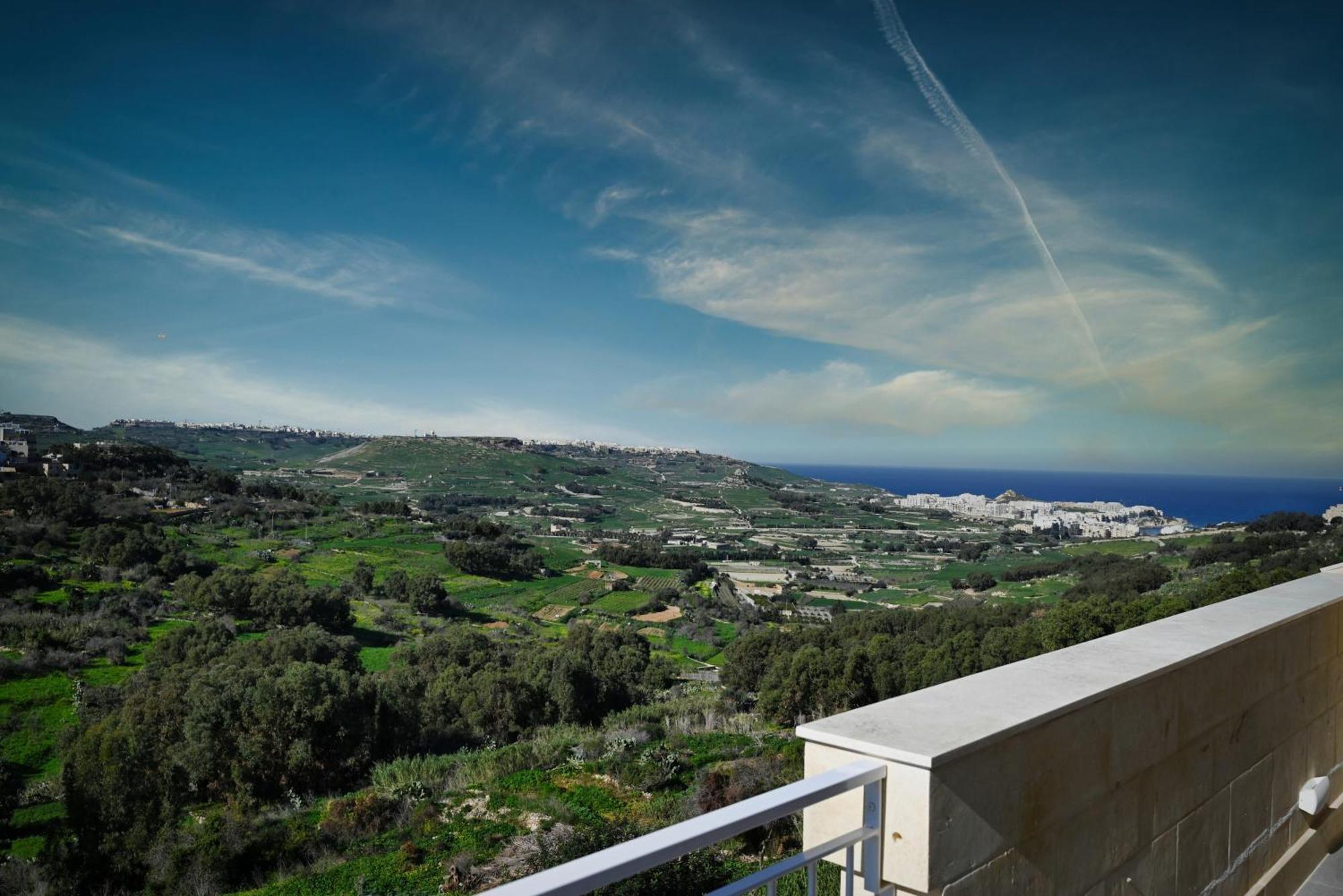 Apartment Cliff Edge In
